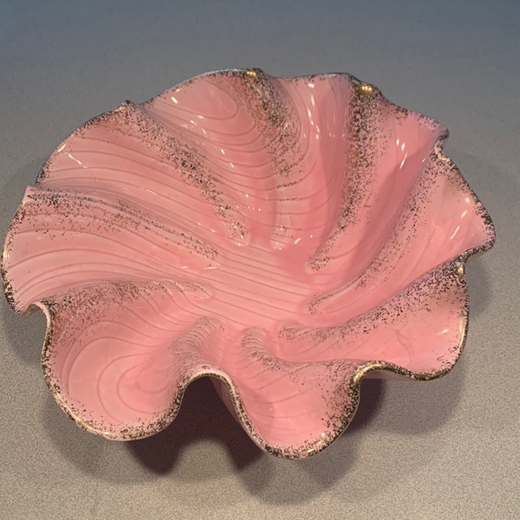 620 K Other - EUC Vintage Pink and Gold Gilt Flaked #620 Ceramic Art Wavy Bowl